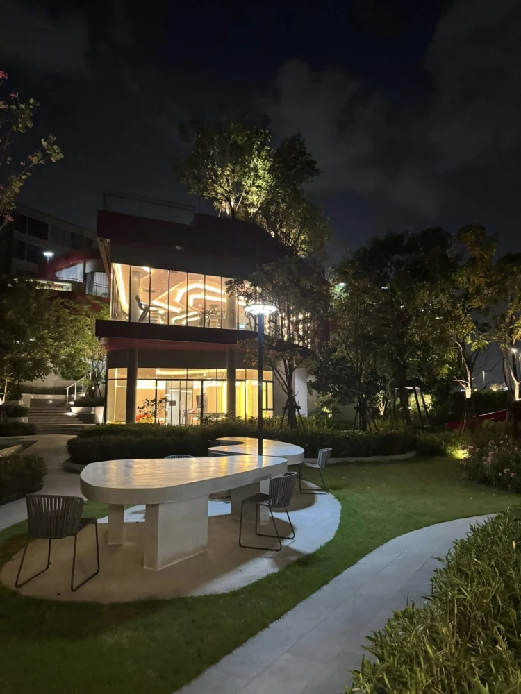 For rent: Atmoz Flow Minburi, ready to move in, fully furnished, complete amenities. Book now, don't miss out!