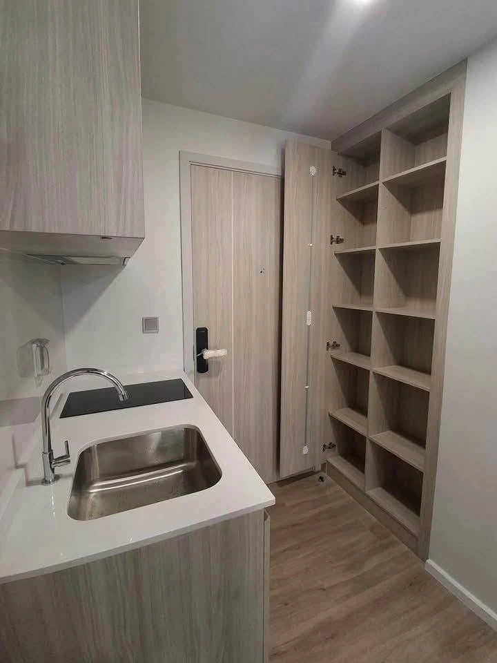 For rent: Atmoz Flow Minburi, beautiful room on the 5th floor, great location, perfect for both working professionals and students. Don't miss out!