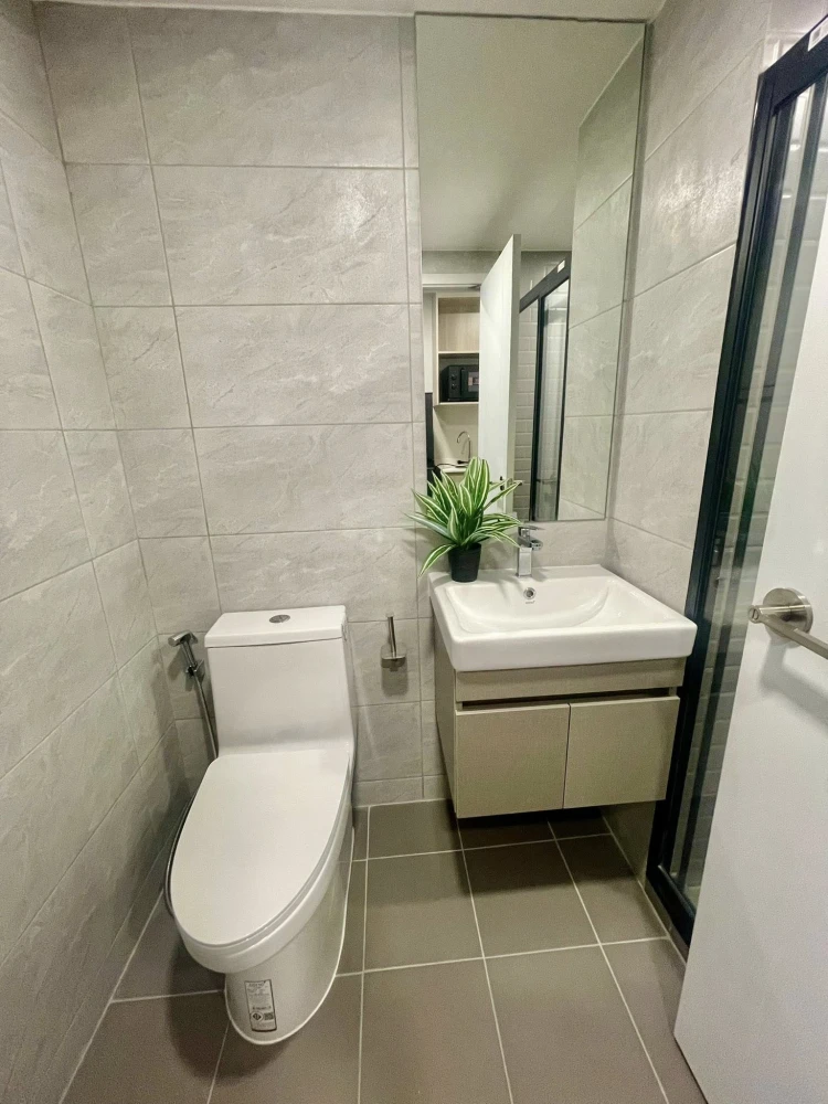 For rent: Atmoz Flow Minburi, a room decorated in a luxurious and expensive style, good location, complete facilities, fully furnished, don't miss it.