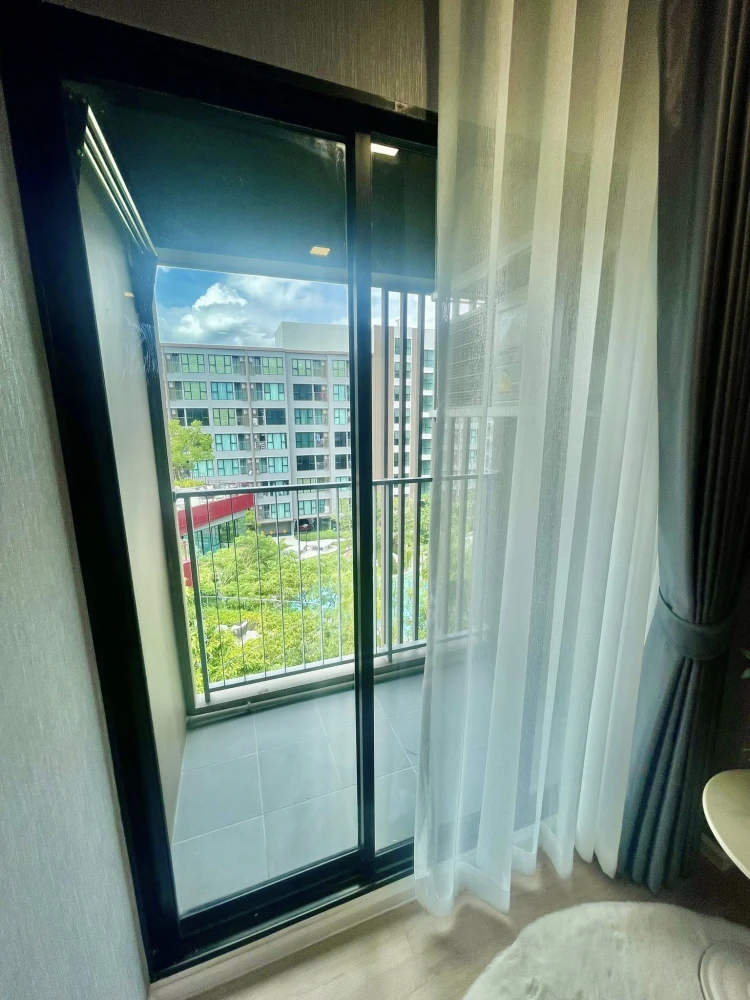For rent: Atmoz Flow Minburi, a room decorated in a luxurious and expensive style, good location, complete facilities, fully furnished, don't miss it.