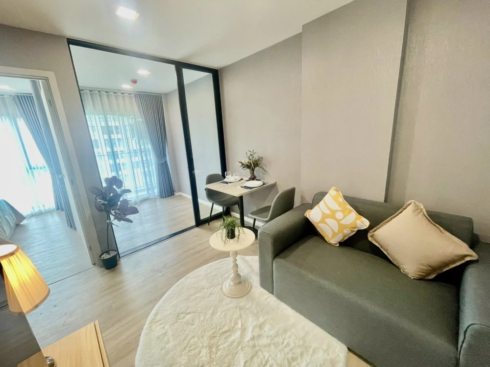 For rent: Atmoz Flow Minburi, a room decorated in a luxurious and expensive style, good location, complete facilities, fully furnished, don't miss it.