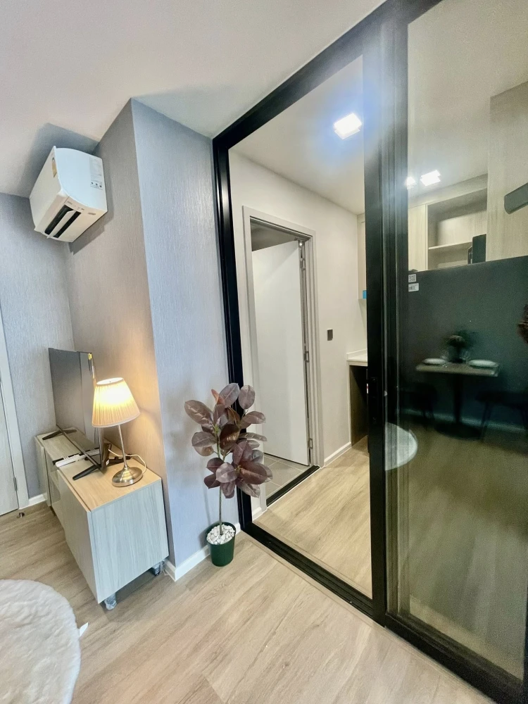 For rent: Atmoz Flow Minburi, a room decorated in a luxurious and expensive style, good location, complete facilities, fully furnished, don't miss it.