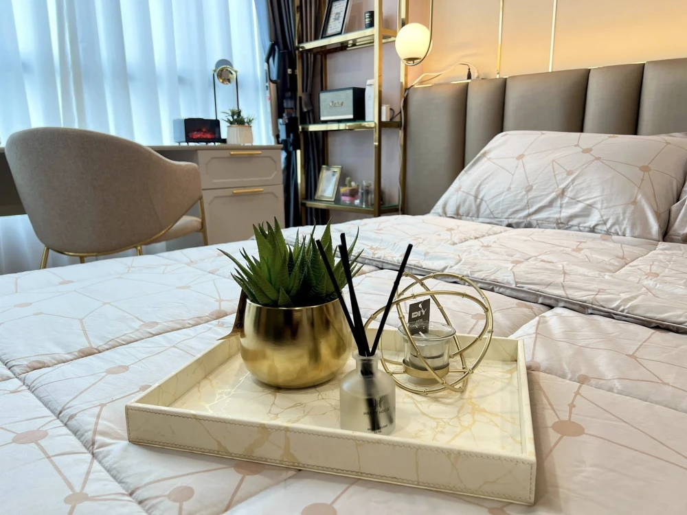 For rent Atmoz kanaal Rangsit decorated with headboard and long built-in sofa, good quality furniture and appliances
