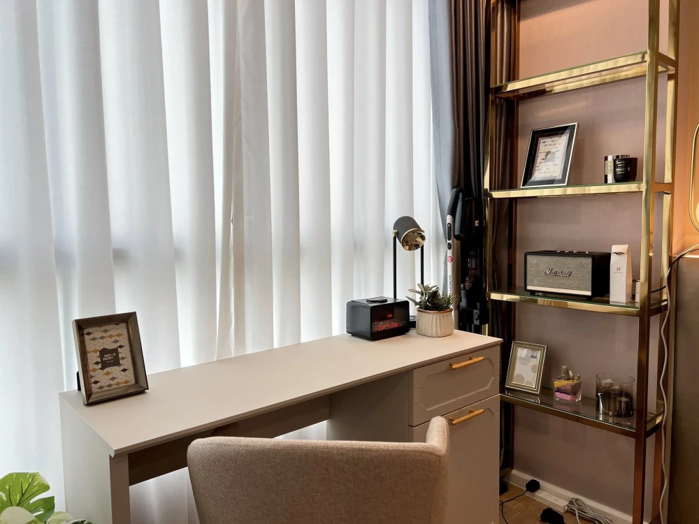 For rent Atmoz kanaal Rangsit decorated with headboard and long built-in sofa, good quality furniture and appliances