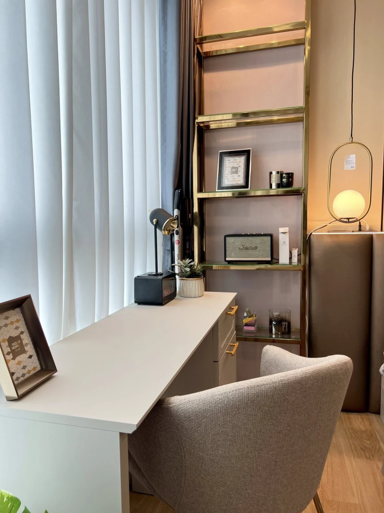 For rent Atmoz kanaal Rangsit decorated with headboard and long built-in sofa, good quality furniture and appliances