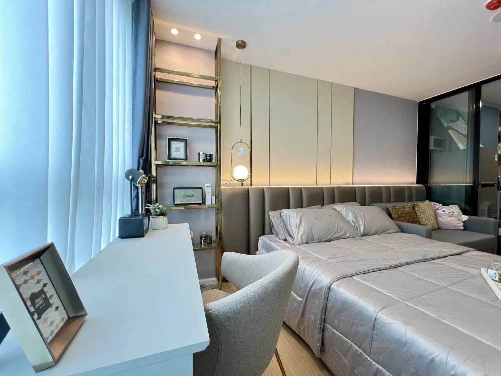 For rent Atmoz kanaal Rangsit decorated with headboard and long built-in sofa, good quality furniture and appliances