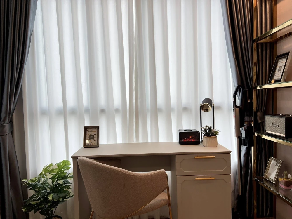 For rent Atmoz kanaal Rangsit decorated with headboard and long built-in sofa, good quality furniture and appliances