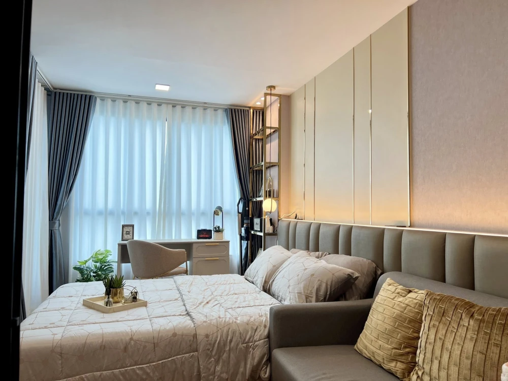 For rent Atmoz kanaal Rangsit decorated with headboard and long built-in sofa, good quality furniture and appliances