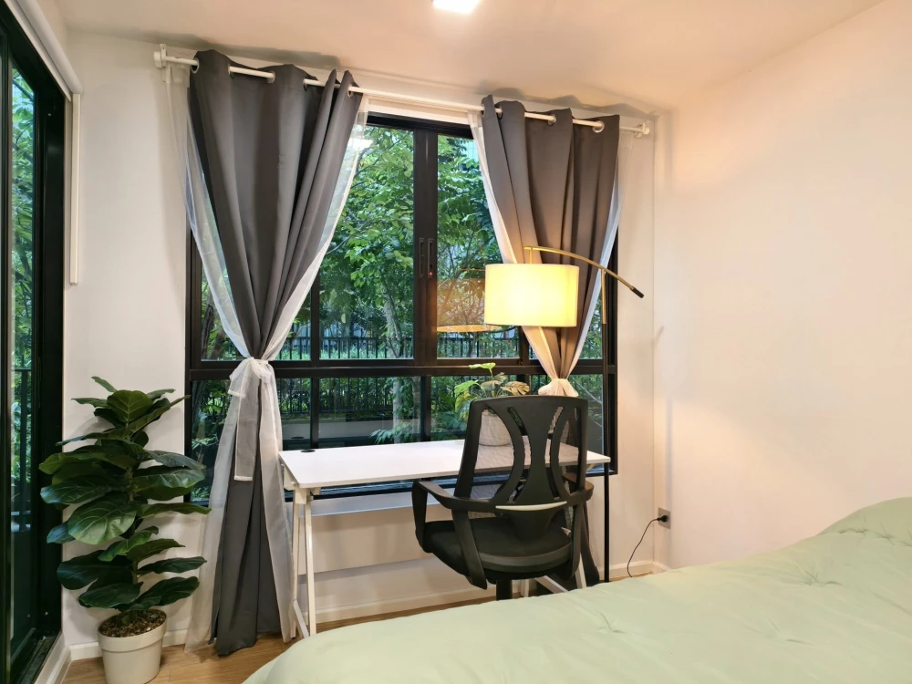 For rent: Atmoz Kanaal Rangsit, 2nd floor room, beautifully decorated in a cool tone, with a view of the beautiful garden. Reserve now!