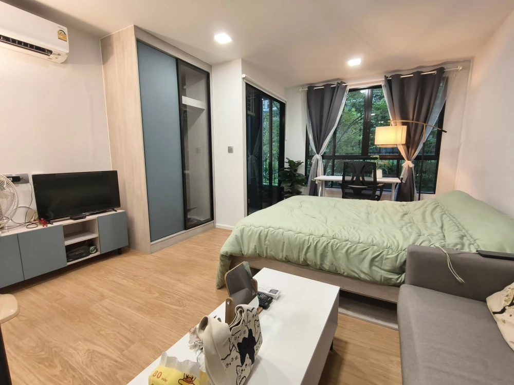 For rent: Atmoz Kanaal Rangsit, 2nd floor room, beautifully decorated in a cool tone, with a view of the beautiful garden. Reserve now!