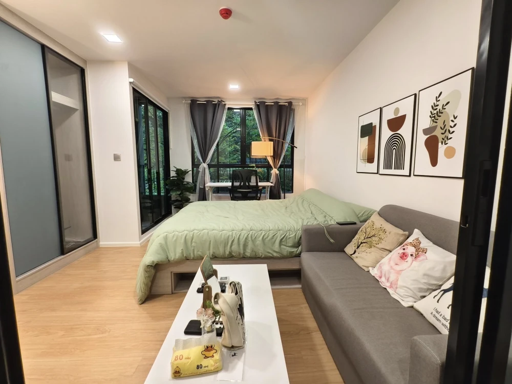 For rent: Atmoz Kanaal Rangsit, 2nd floor room, beautifully decorated in a cool tone, with a view of the beautiful garden. Reserve now!
