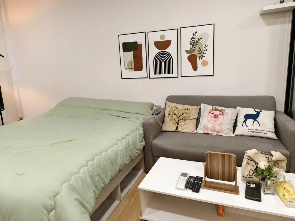 For rent: Atmoz Kanaal Rangsit, 2nd floor room, beautifully decorated in a cool tone, with a view of the beautiful garden. Reserve now!