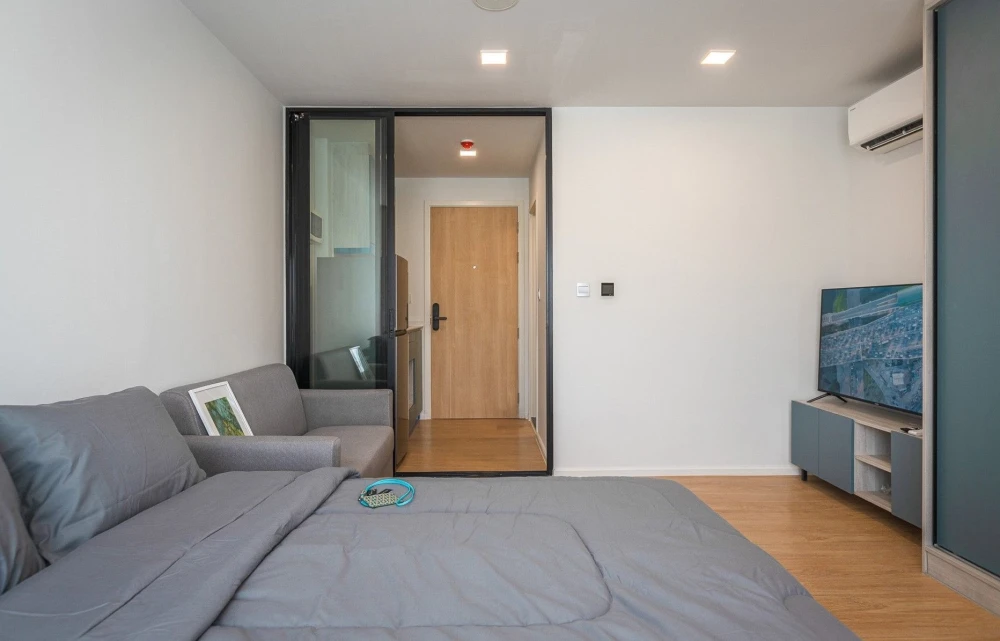 For rent: Atmoz Kanaal Rangsit, studio room, beautifully decorated, fully decorated, comes with complete furniture and appliances. Reserve now!