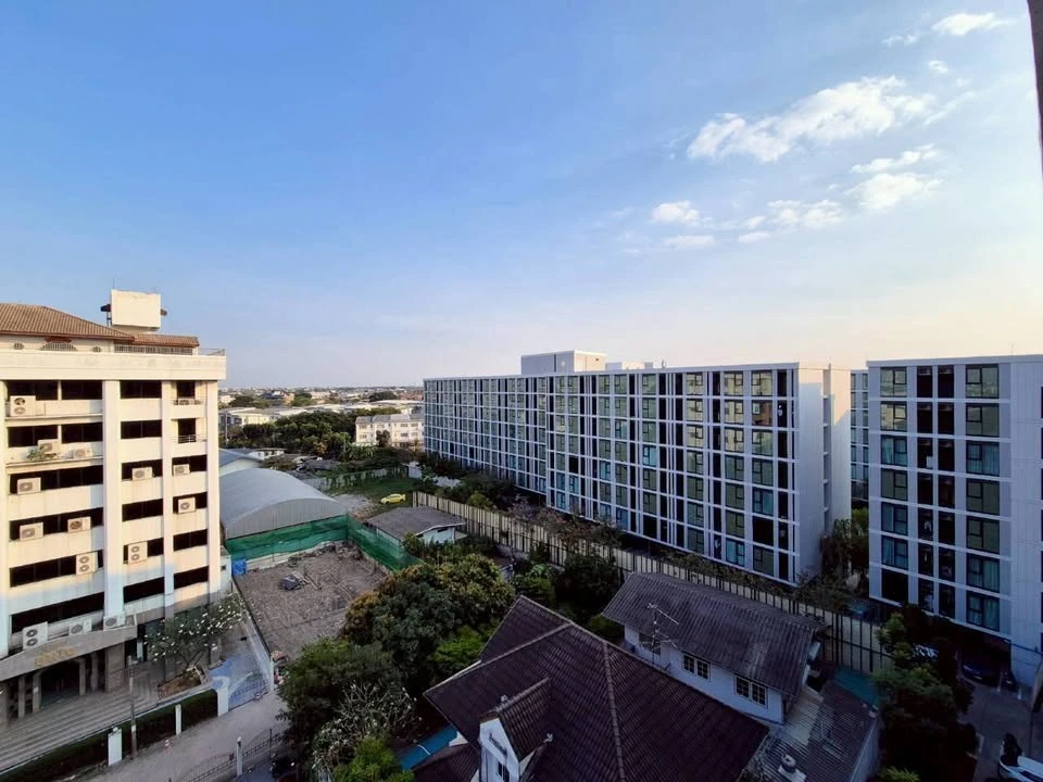 For rent: Atmoz Oasis Onnut, a resort-style condo that offers tranquility and privacy, like relaxing in a luxury resort every day.