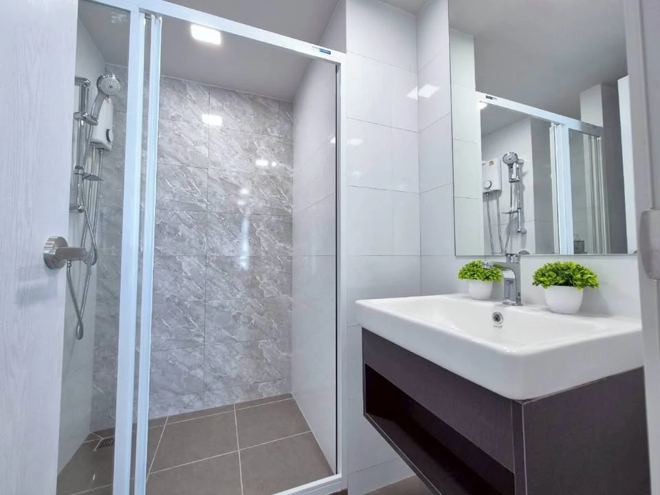 For rent: Atmoz Oasis Onnut, a resort-style condo that offers tranquility and privacy, like relaxing in a luxury resort every day.
