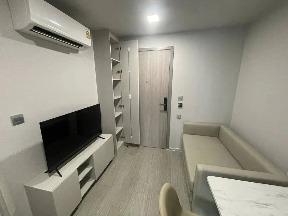 For rent: Atmoz Oasis Onnut, 8th floor, nice room, partitioned, fully furnished. Book now!