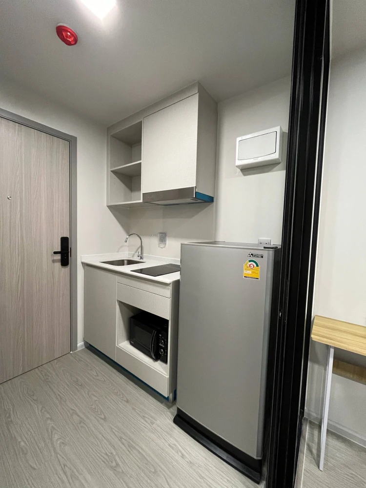 For rent: Atmoz Oasis Onnut, a room decorated in a tone-on-tone style, nice to live in, good location, fully furnished, hurry and book now.