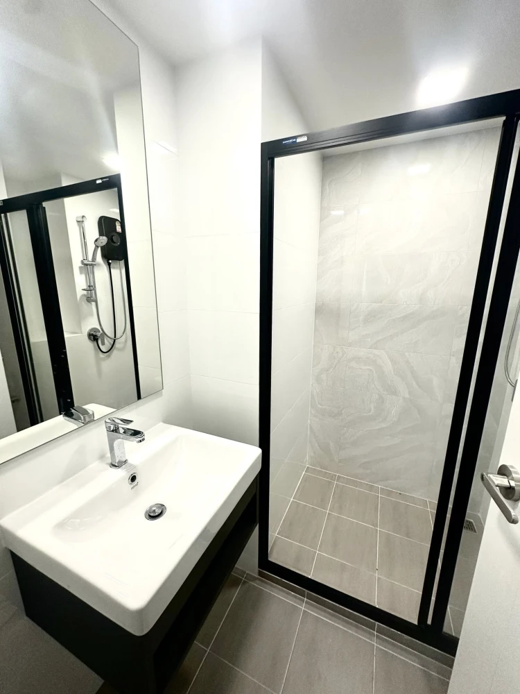For rent: ATMOZ Palacio Ladprao-Wanghin. Fully furnished and ready to move in. Complete premium appliances. Don't miss out!