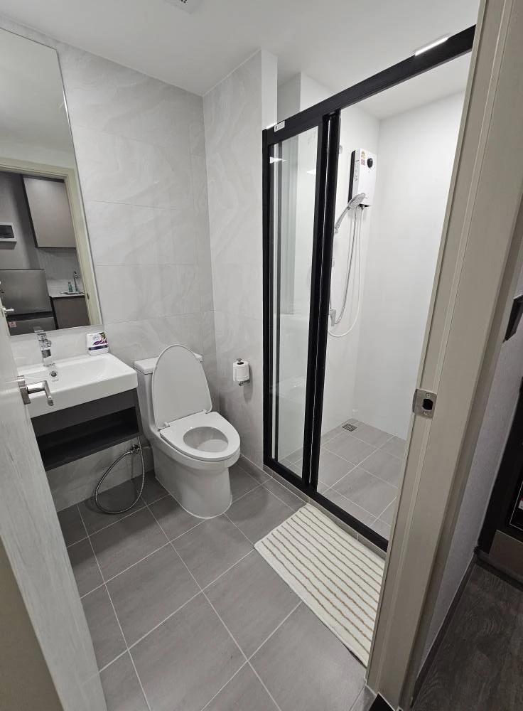 For rent: Atmoz Palacio Lat Phrao Wang Hin, 1 bed plus, 5th floor, swimming pool view, garden view, very good breeze, come and reserve now, don't dela