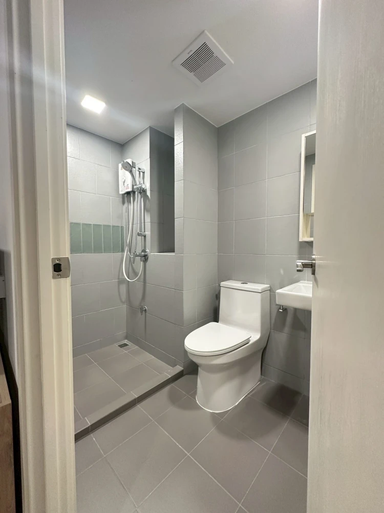 For rent: Atmoz Season Ladkrabang, 2nd floor, corner room, fully furnished, reserve now, hurry!