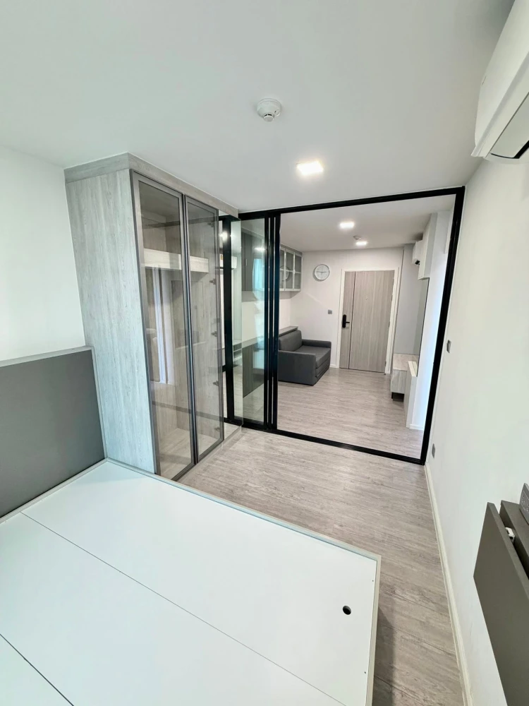 For rent: Atmoz Tropicana Bangna, modern minimalist style room with full furnishings. Don't miss out!