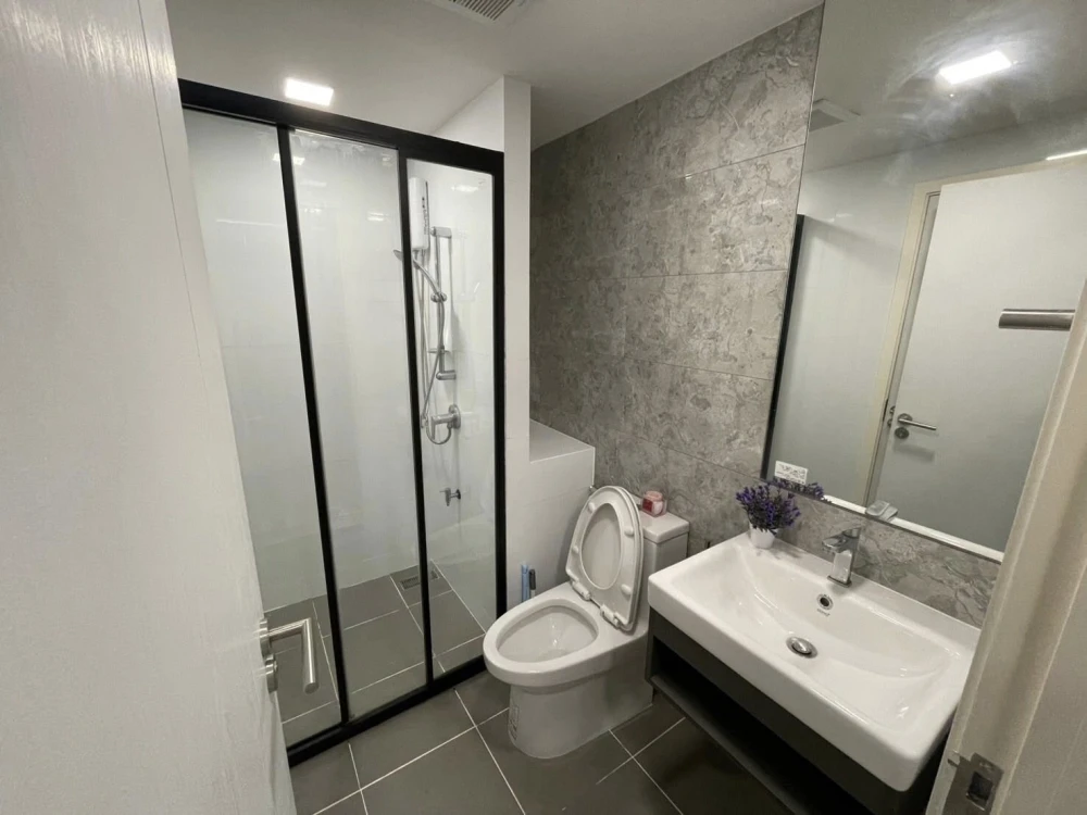 For rent: Atmoz Tropicana Bangna, Building C, 3rd floor, fully furnished with electrical appliances in the room, hurry up and grab it now!