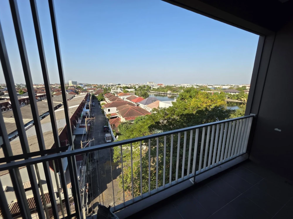 For rent: Atmoz Ladprao 71, 2 bedrooms (1 large, 1 small), 1 bathroom, fully furnished and ready to move in. You won't be disappointed if you book now