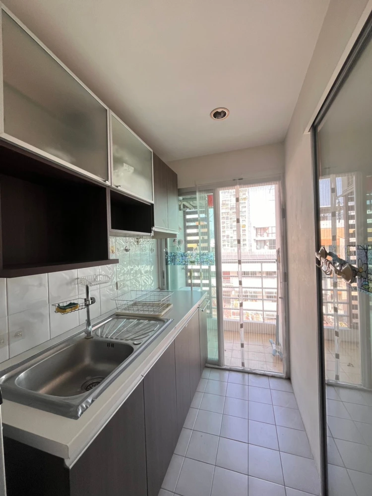 Apartment for rent at Atrium Phahol–Suthisarn, 7th floor. Nice room! Book now, don't miss out!