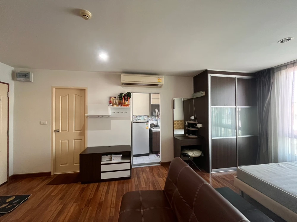 Apartment for rent at Atrium Phahol–Suthisarn, 7th floor. Nice room! Book now, don't miss out!
