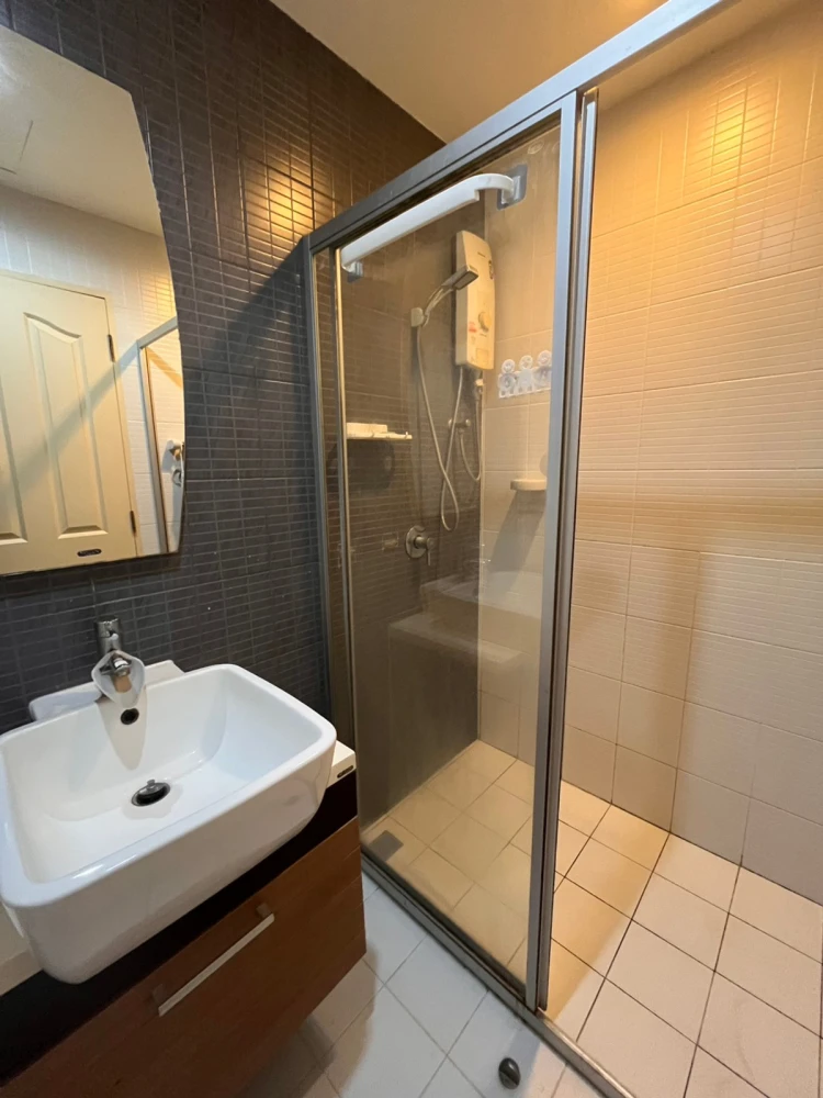Apartment for rent at Atrium Phahol–Suthisarn, 7th floor. Nice room! Book now, don't miss out!