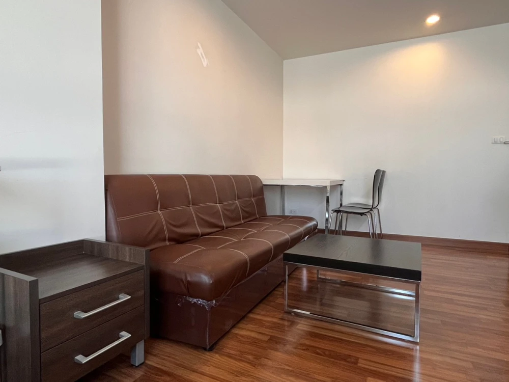 Apartment for rent at Atrium Phahol–Suthisarn, 7th floor. Nice room! Book now, don't miss out!