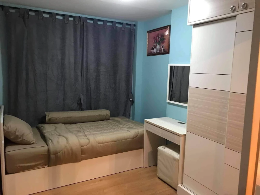 For rent: August Condo - Charoenkrung 80. Very spacious unit with plenty of living area, fully furnished. Book now!