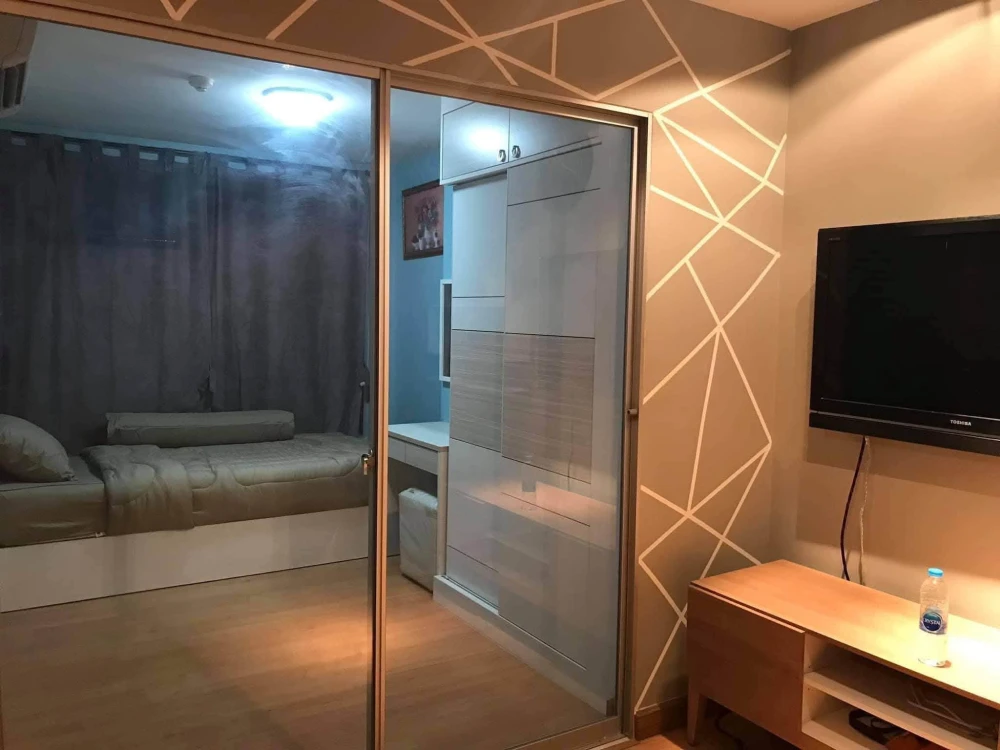 For rent: August Condo - Charoenkrung 80. Very spacious unit with plenty of living area, fully furnished. Book now!