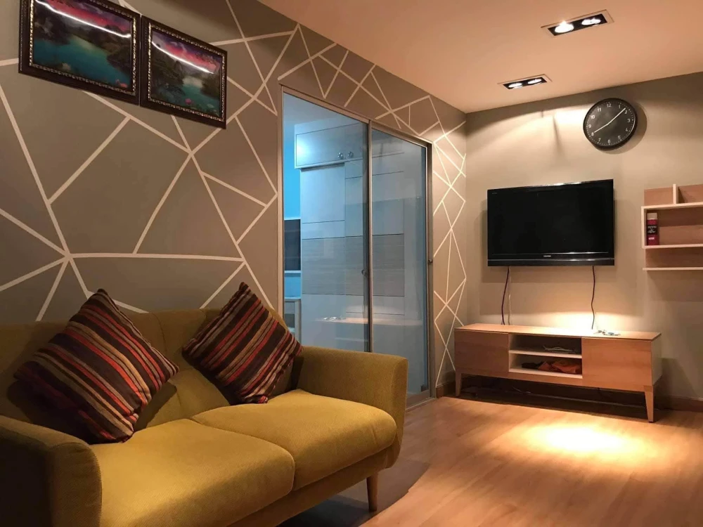 For rent: August Condo - Charoenkrung 80. Very spacious unit with plenty of living area, fully furnished. Book now!