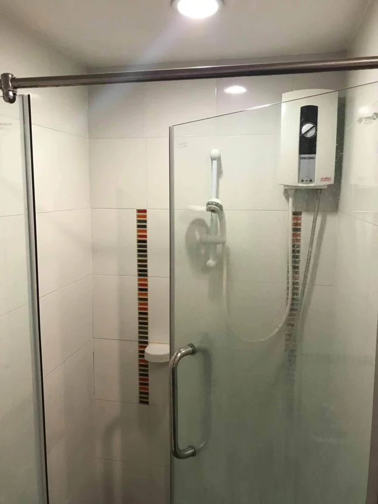 For rent: August Condo - Charoenkrung 80. Very spacious unit with plenty of living area, fully furnished. Book now!