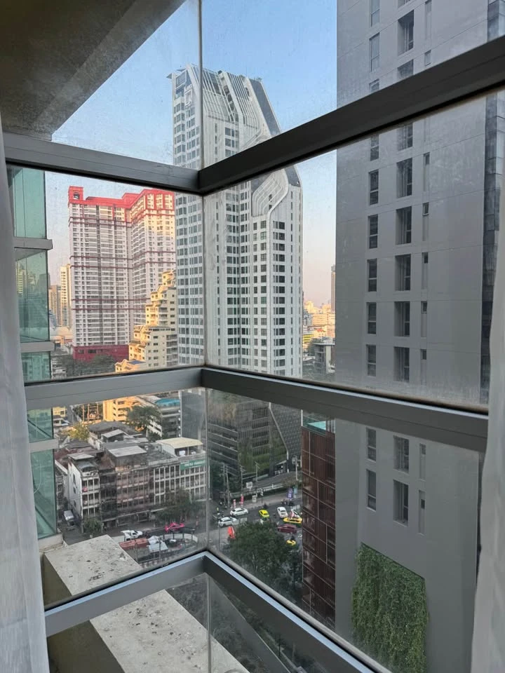 For rent: Baan Klang Krung Siam-Pathumwan, spacious room on the 17th floor, fully furnished and equipped with appliances. Don't miss out!