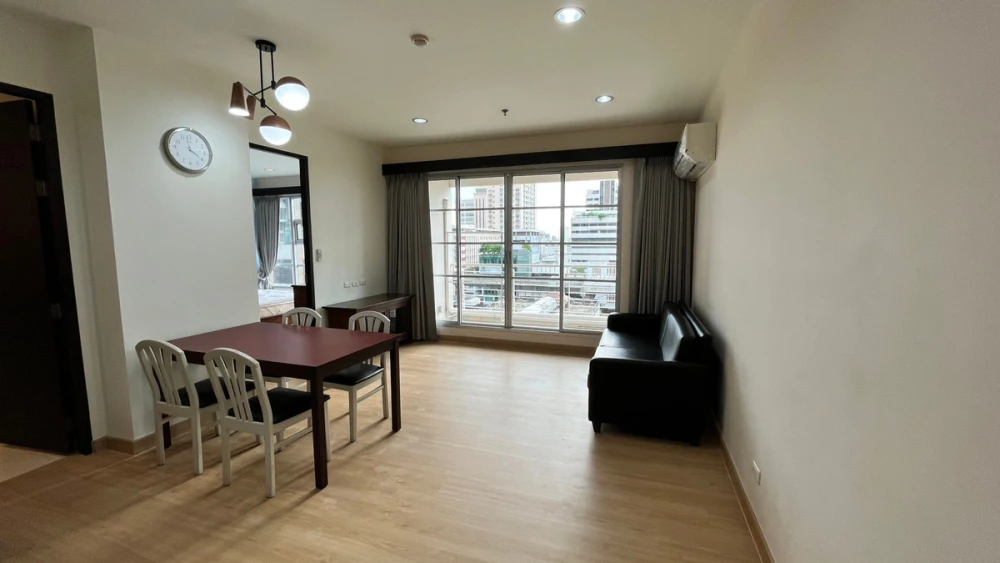 Spacious and comfortable fully furnished rooms for rent at Baan Klang Krung Siam-Pathumwan. Book now!