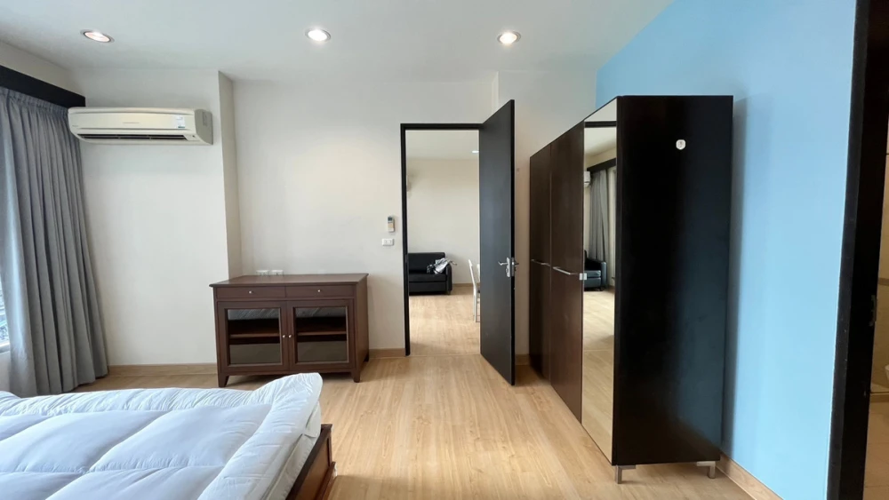 Spacious and comfortable fully furnished rooms for rent at Baan Klang Krung Siam-Pathumwan. Book now!