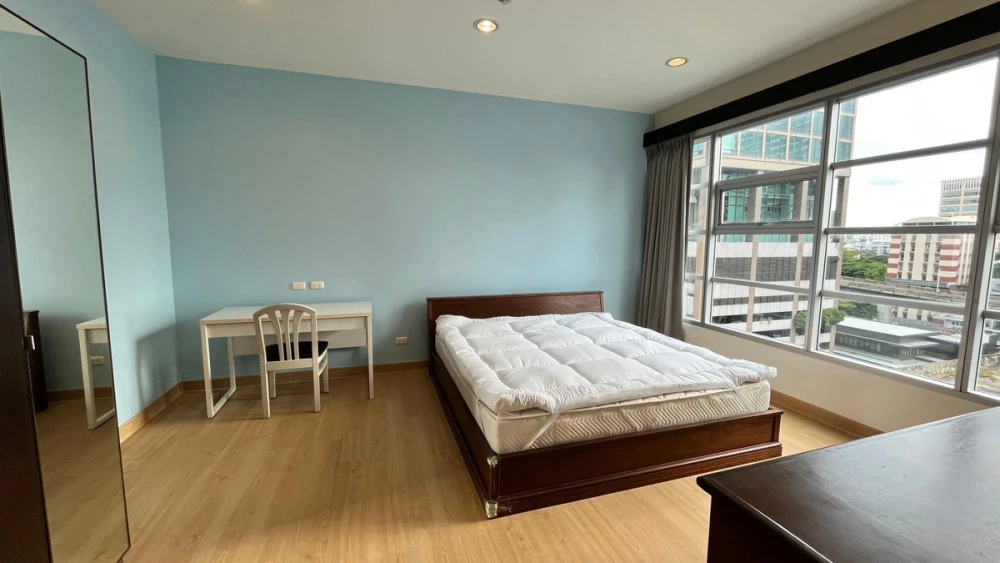 Spacious and comfortable fully furnished rooms for rent at Baan Klang Krung Siam-Pathumwan. Book now!