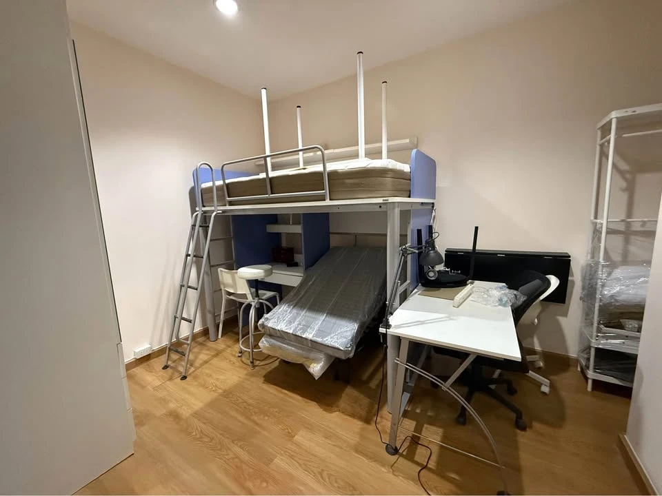Baan Klang Krung Siam-Pathumwan for rent, spacious room, lots of usable space, good location, convenient transportation, hurry and reserve now!