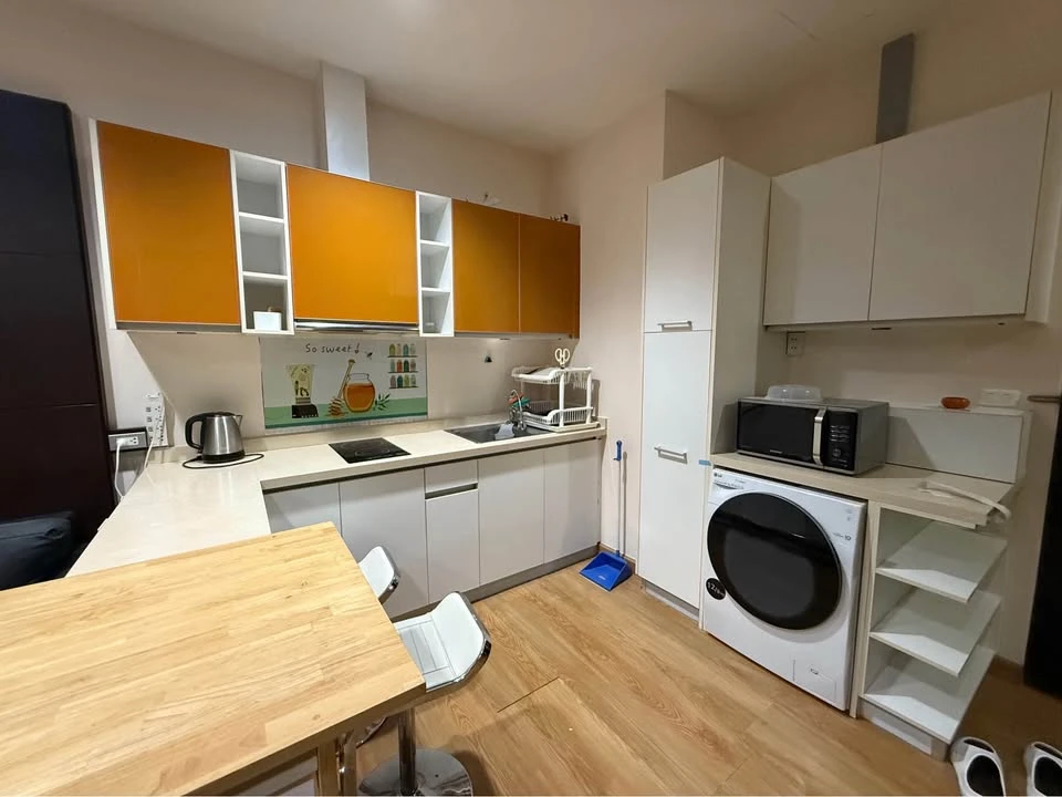 Baan Klang Krung Siam-Pathumwan for rent, spacious room, lots of usable space, good location, convenient transportation, hurry and reserve now!