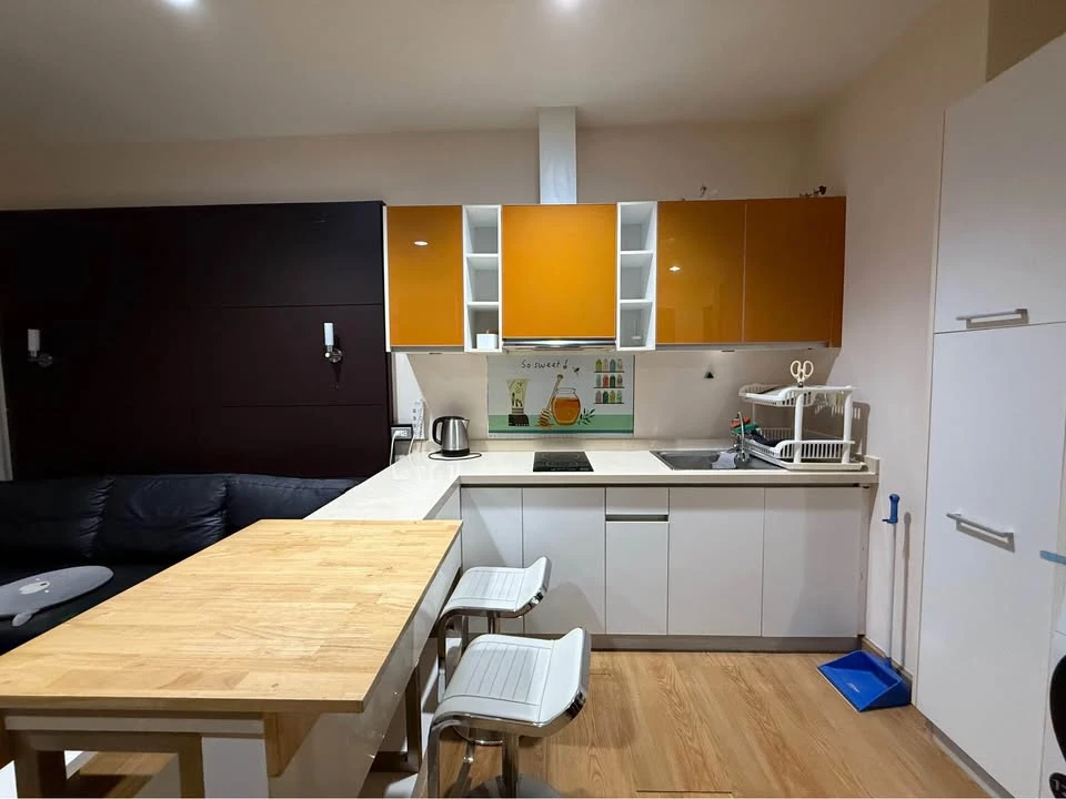 Baan Klang Krung Siam-Pathumwan for rent, spacious room, lots of usable space, good location, convenient transportation, hurry and reserve now!