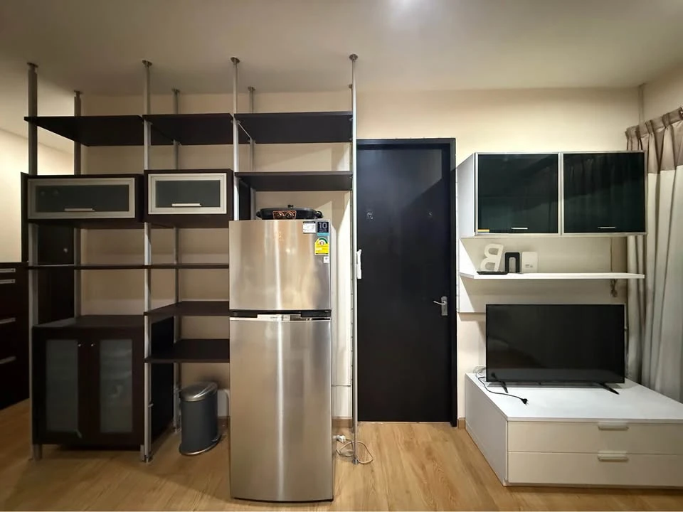 Baan Klang Krung Siam-Pathumwan for rent, spacious room, lots of usable space, good location, convenient transportation, hurry and reserve now!