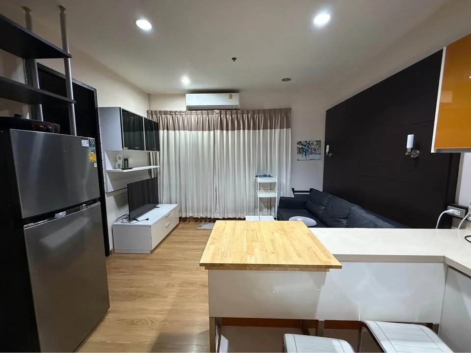 Baan Klang Krung Siam-Pathumwan for rent, spacious room, lots of usable space, good location, convenient transportation, hurry and reserve now!