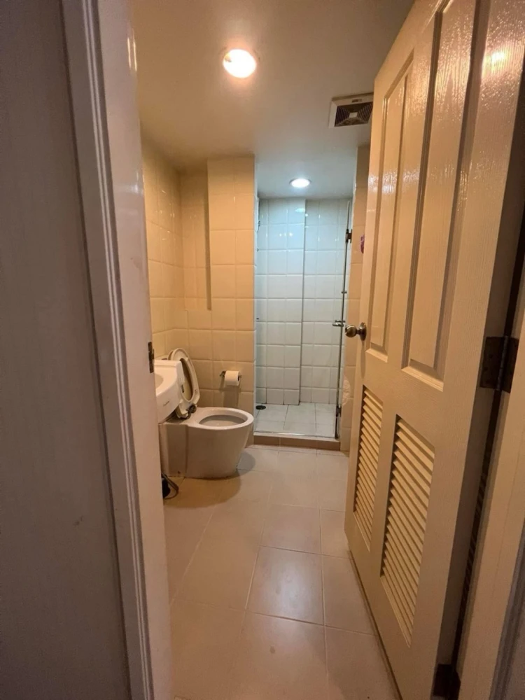 For rent: Baan Navatara, 5th floor, pool view, fully furnished, reserve now, hurry!