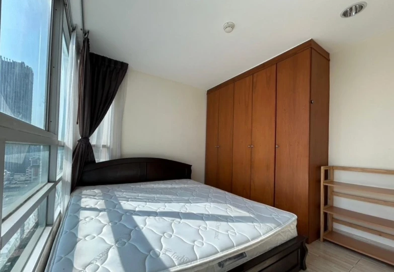 For rent: Baan Pathumwan, 15th floor. A lovely, fully furnished unit. Book now!