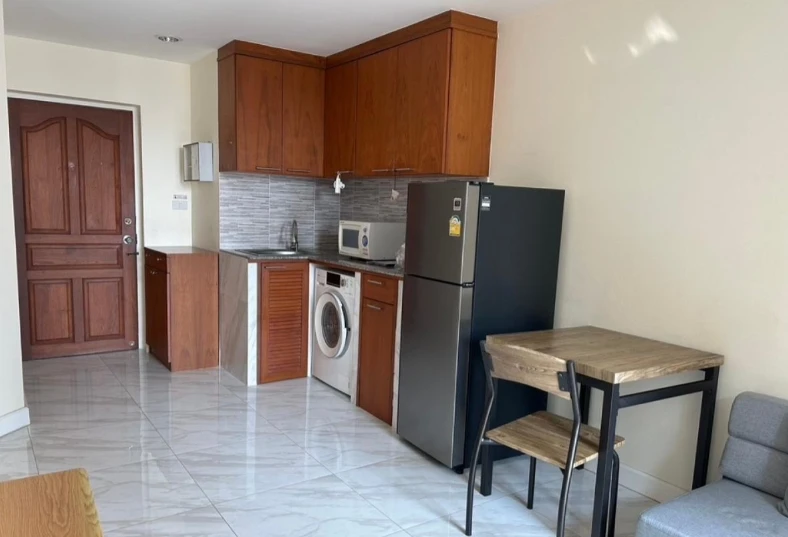 For rent: Baan Pathumwan, 15th floor. A lovely, fully furnished unit. Book now!