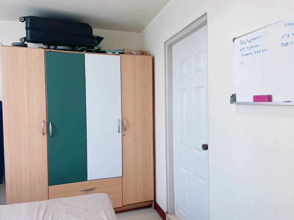 For rent Baan Pathumwan, spacious room, lots of usable space, comes with complete furniture. Don't miss out on this great deal.