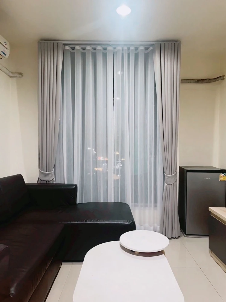 For rent Baan Pathumwan, spacious room, lots of usable space, comes with complete furniture. Don't miss out on this great deal.