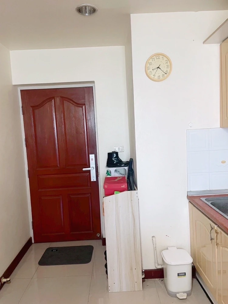 For rent Baan Pathumwan, spacious room, lots of usable space, comes with complete furniture. Don't miss out on this great deal.